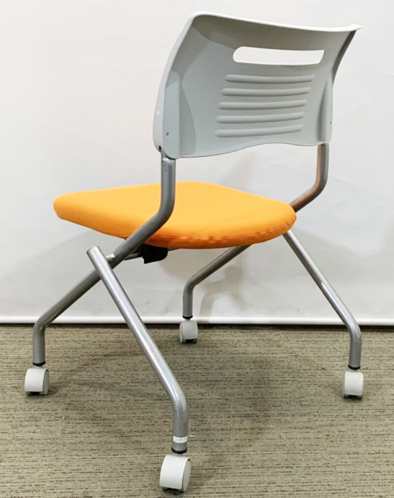 【中古・送料無料 地域限定】４脚セット スタッキングチェア 会議用チェア - 画像 (4)