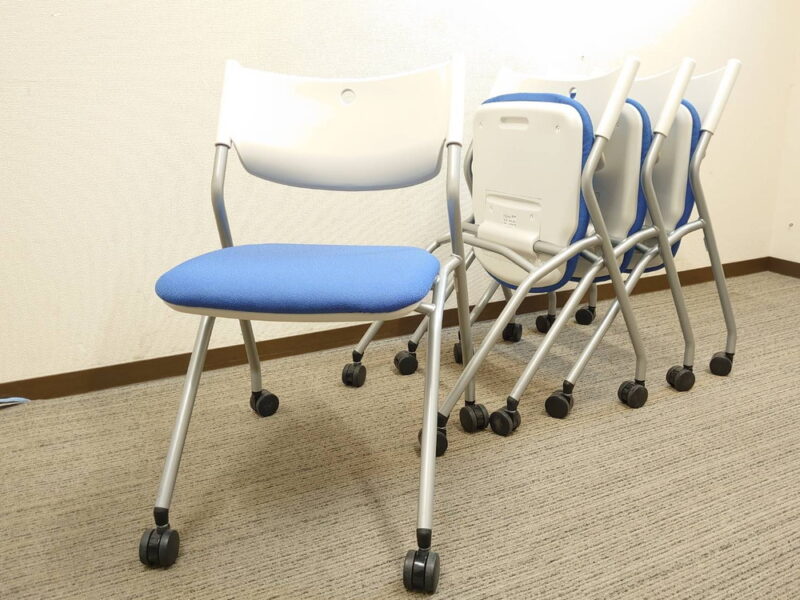 【中古・送料無料 地域限定】４脚セット 国産 平行スタックチェア 会議用チェア - 画像 (8)