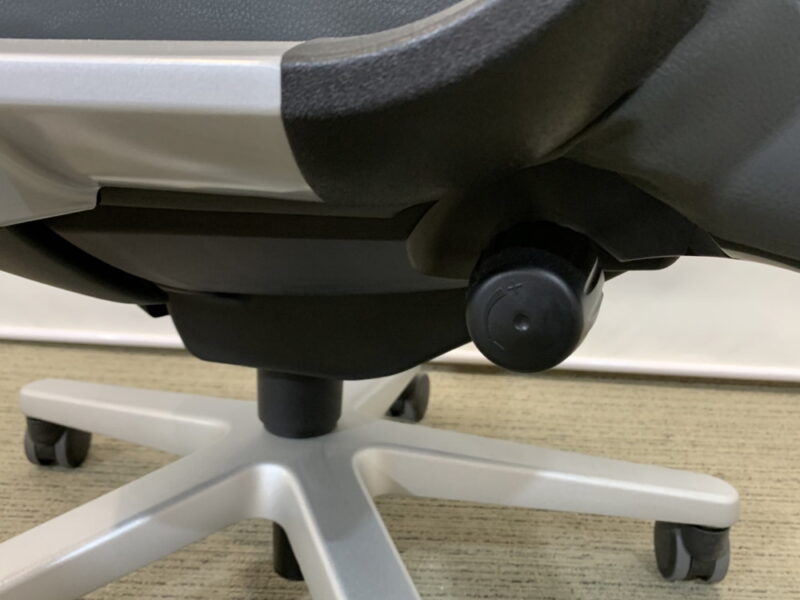 【中古・送料無料 地域限定】ひじ付き オフィスチェア デスクチェア - 画像 (9)