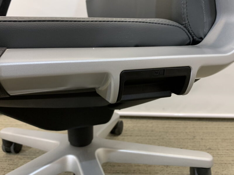 【中古・送料無料 地域限定】ひじ付き オフィスチェア デスクチェア - 画像 (7)