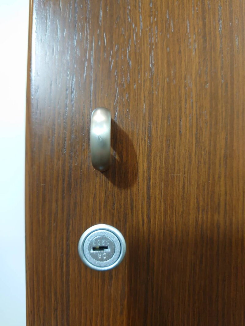 【中古・送料無料 東京地区限定】コクヨ 役員用家具 ２点セット 両開きガラス書庫 - 画像 (13)