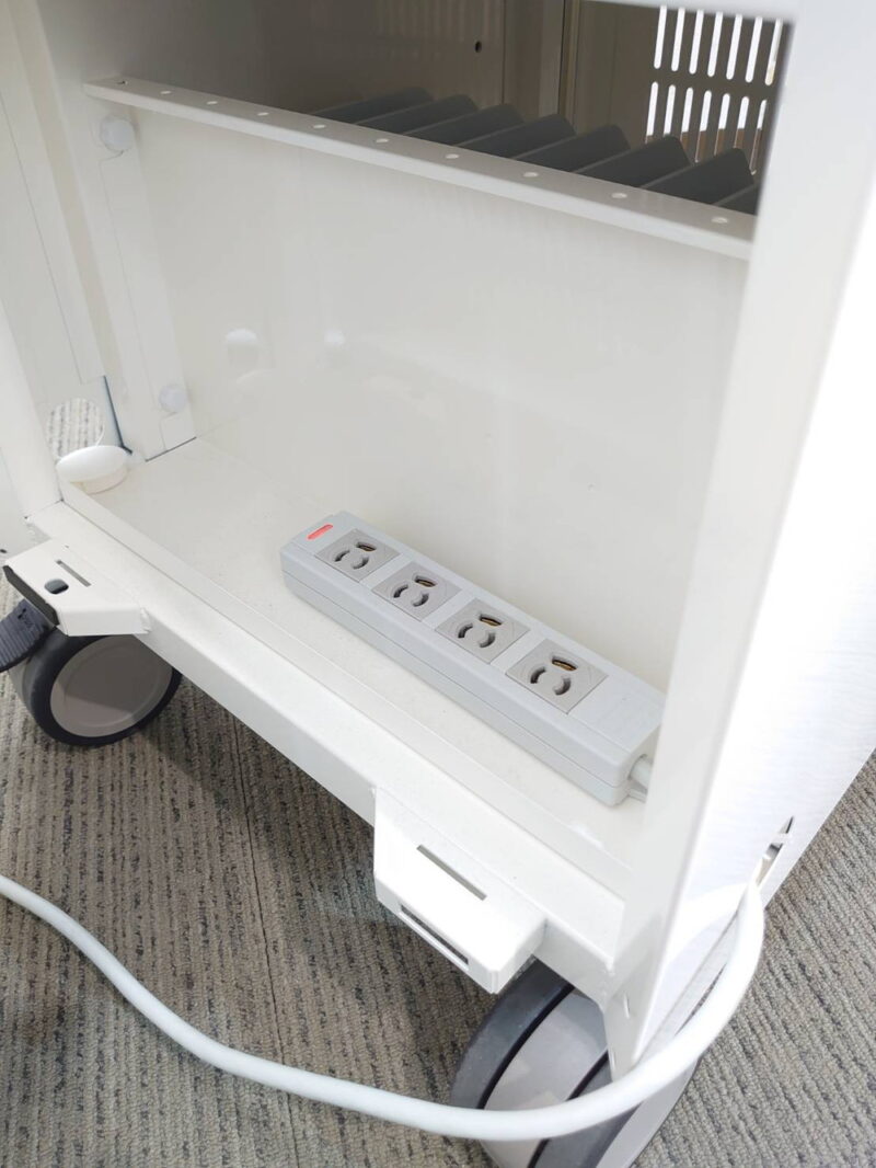 【中古】 【送料無料 東京地区限定】 タブレット収納保管庫 収納キャビネット PC収納庫 最大44台 カギ付き 保管庫 CAI-CAB30WN サンワサプライ 13.3インチ対応 国産 - 画像 (10)