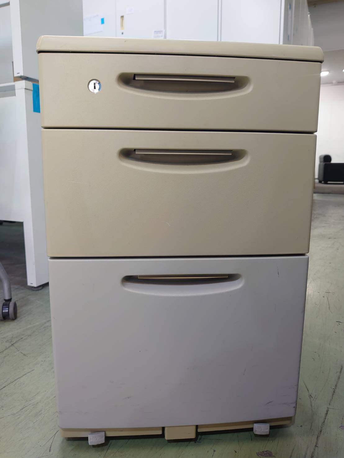 【法人限定送料無料】 オカムラ SD 3段ワゴン サイドワゴン デスクワゴン キャスターワゴン 事務ワゴン スチールワゴン 袖机 脇机【中古オフィス家具】【中古】 - 画像 (6)