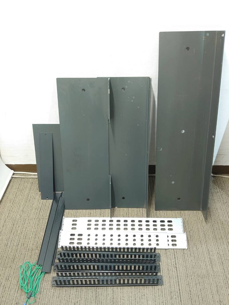 【送料無料 東京地区限定】 サーバーラック スタンダードラック 鍵付き キャスター付き PW-R3RC1 富士通 国産 【中古オフィス家具】【中古】 - 画像 (5)