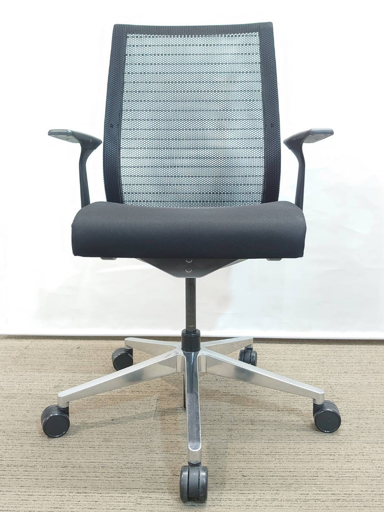 【送料無料 地域限定】 スチールケース Steelcase シンクチェア Think デスクチェア メッシュチェア オフィスチェア 事務チェア  肘付き【中古オフィス家具】【中古】