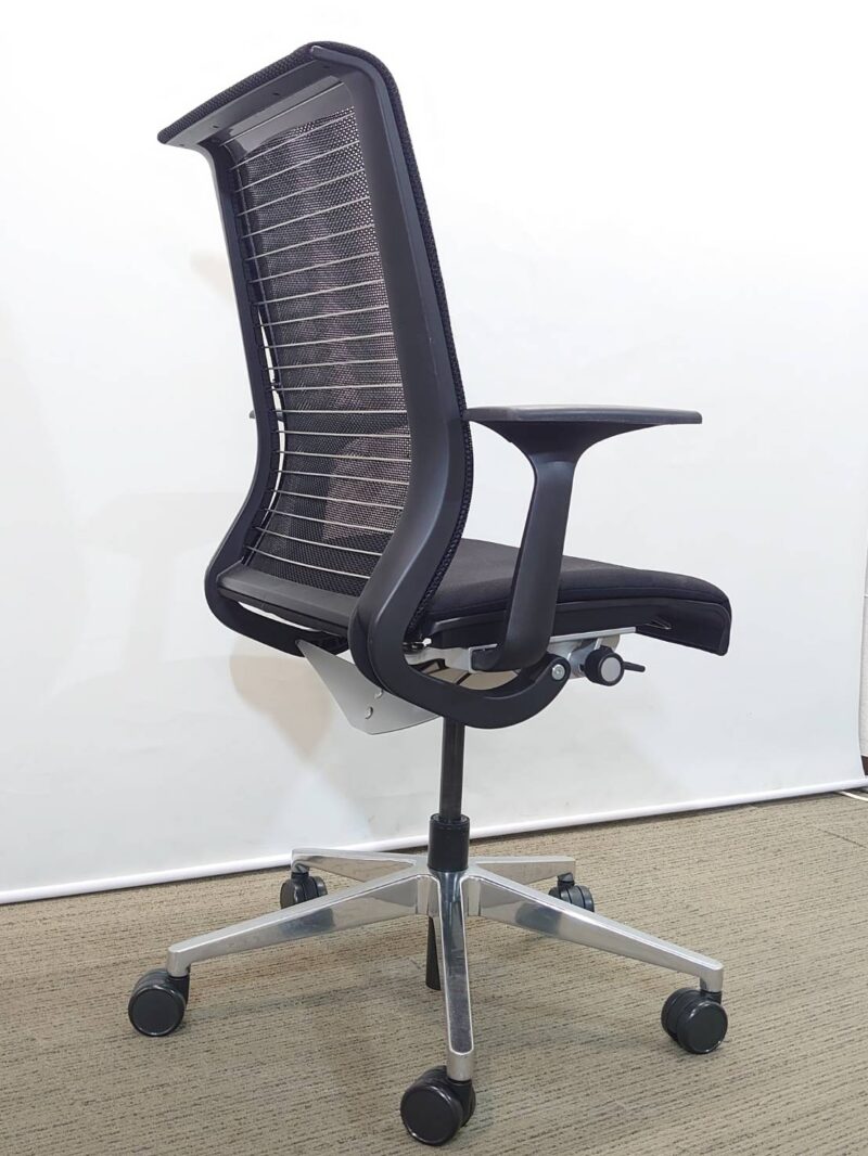 【送料無料 地域限定】 スチールケース Steelcase シンクチェア Think デスクチェア メッシュチェア オフィスチェア 事務チェア 肘付き【中古オフィス家具】【中古】 - 画像 (2)