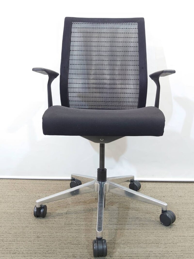 【送料無料 地域限定】 スチールケース Steelcase シンクチェア Think デスクチェア メッシュチェア オフィスチェア 事務チェア 肘付き【中古オフィス家具】【中古】 - 画像 (3)