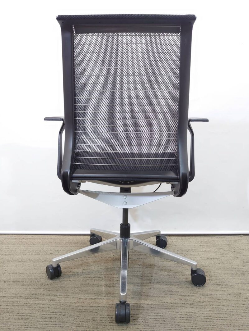 【送料無料 地域限定】 スチールケース Steelcase シンクチェア Think デスクチェア メッシュチェア オフィスチェア 事務チェア 肘付き【中古オフィス家具】【中古】 - 画像 (4)