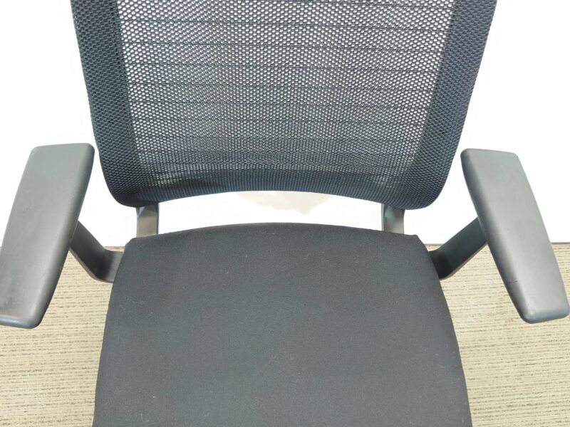 【送料無料 地域限定】 スチールケース Steelcase シンクチェア Think デスクチェア メッシュチェア オフィスチェア 事務チェア 肘付き【中古オフィス家具】【中古】 - 画像 (5)