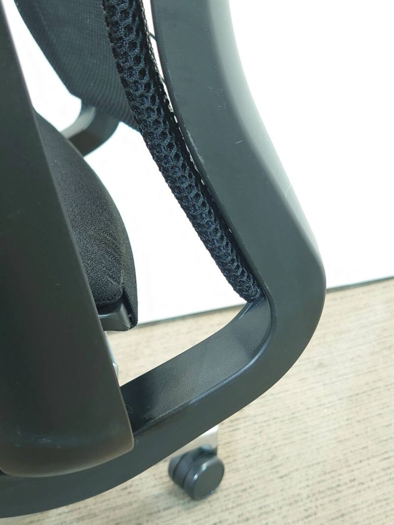 【送料無料 地域限定】 スチールケース Steelcase シンクチェア Think デスクチェア メッシュチェア オフィスチェア 事務チェア 肘付き【中古オフィス家具】【中古】 - 画像 (8)