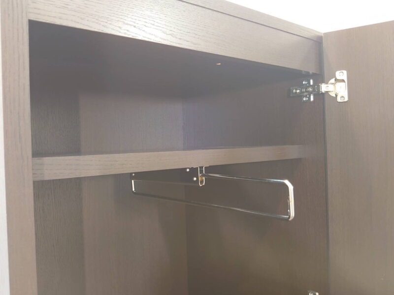 ワードローブ 役員用家具 ITOKI X11 役員用ロッカー 衣類保管 １人用ロッカー 更衣用ロッカー 木製ロッカー 衣類収納 鍵付き 棚付き ミラー付き 【中古オフィス家具】【中古】 - 画像 (3)