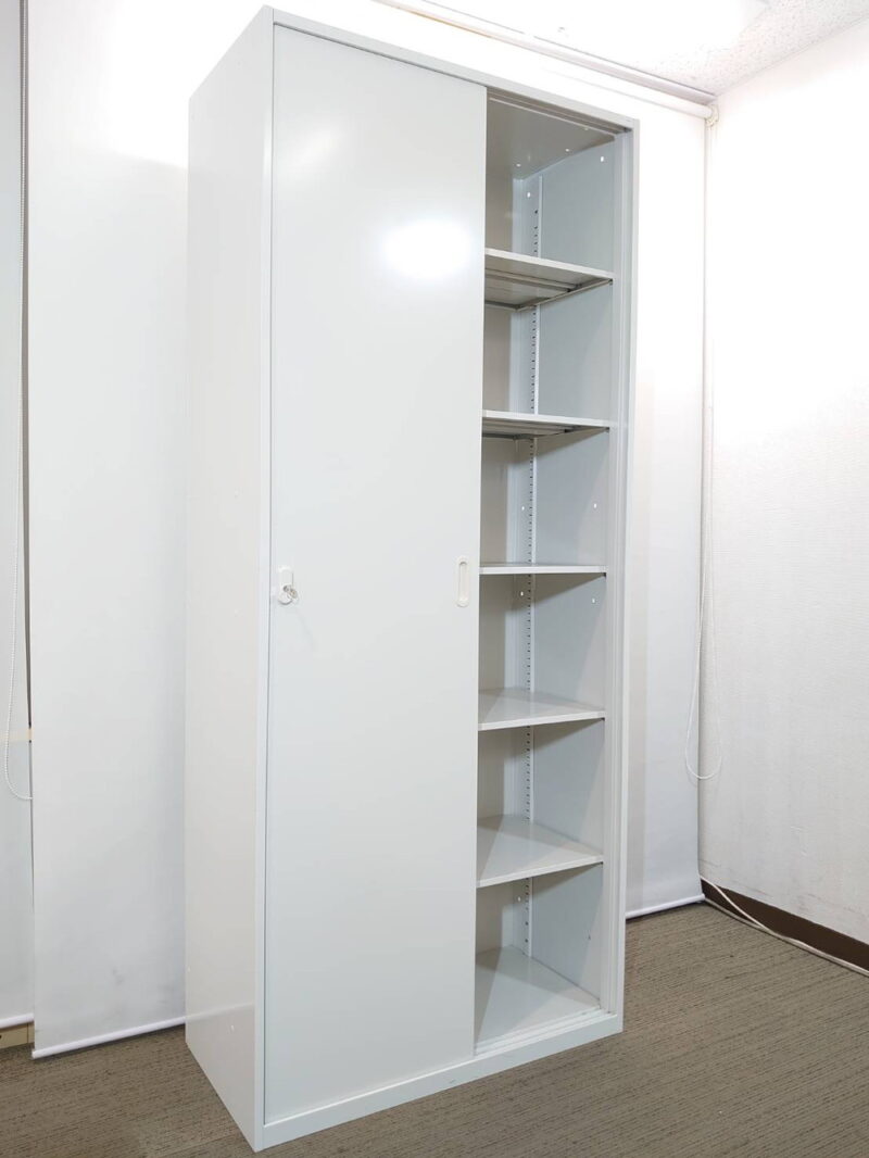 引き違い書庫 キャビネット 収納庫 引き違いキャビネット ホワイト色 カギ付き スチール書庫 スチールキャビネット プラス 【中古オフィス家具】【中古】 - 画像 (2)