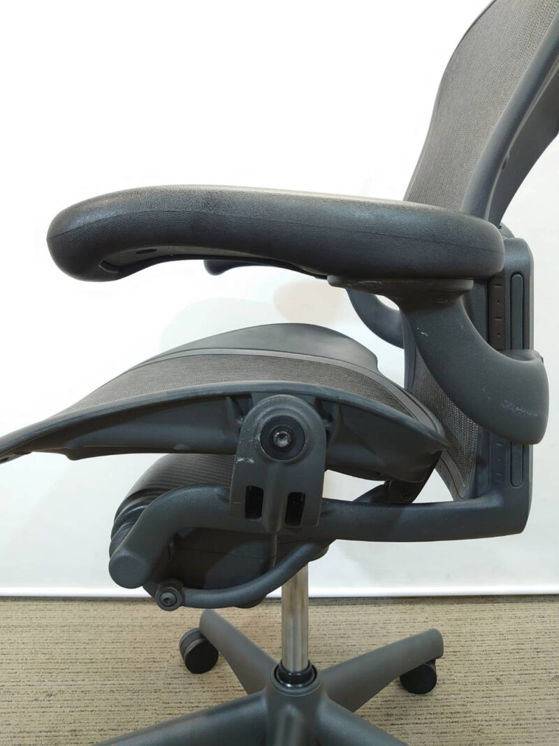 【送料無料 地域限定】ハーマンミラー Herman Miller アーロンチェア Aタイプ サイズA エグゼクティブチェア マネジメントチェア リモートワーク ゲーミングチェア 【中古オフィス家具】【中古】 - 画像 (9)