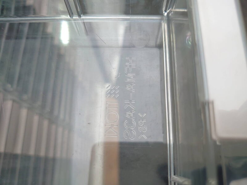 レターケース 扉付クリスタルキャビネット ２列21段 浅型 A3・A4 書類ケース 整理ケース トレーキャビネット 書類整理庫 キャビネット 保管庫 両開き書庫 両開き扉 鍵付き書庫 カギ付き書庫 ホワイト色 スチールキャビネット 両開きキャビネット スチール書庫 本棚 書棚 収納庫 保管庫 収納棚 保管棚 扉付き 観音扉 イトーキ シンライン 国産【中古オフィス家具】【中古】 - 画像 (4)