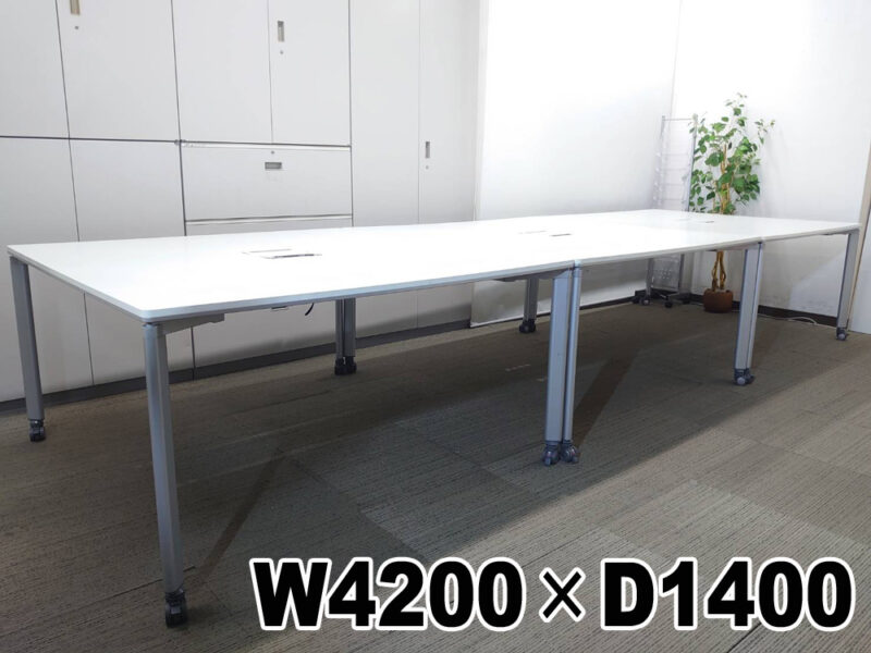 【送料無料 地域限定】 大型会議テーブル W4200 コクヨ ワークソート ワークテーブル フリーアドレス 可動式 ミーティングテーブル 会議テーブル SDT-WS1414PAW 大型テーブル オフィステーブル OAテーブル 会議机 コードホール キャスター付き ワークデスク W1400×3台 角型 KOKUYO 国産 【中古オフィス家具】【中古】