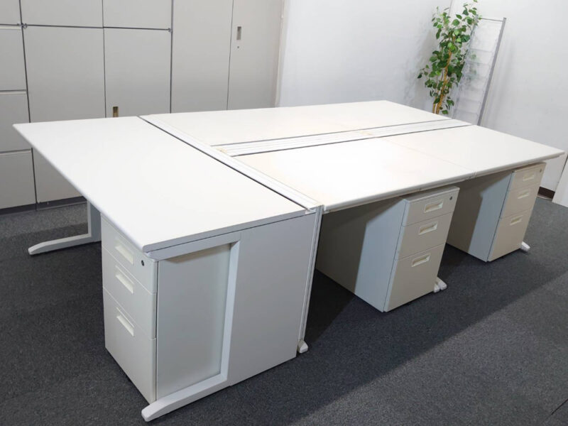 【送料無料 東京地区限定】 【美品】 ５人用 開業セット 平机 片袖机 スチールデスク オフィスデスク 事務デスク ワークデスク 事務机 平デスク 片袖デスク デスクセット ホワイト色 ワゴン スチールワゴン サイドワゴン デスクワゴン デスク W1400×1台 W1000×4台 3段ワゴン×5台  【中古オフィス家具】【中古】 - 画像 (4)