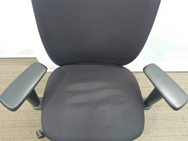 【送料無料 地域限定】 スチールケース Steelcase APT アプトチェア オフィスチェア デスクチェア 事務チェア キャスターチェア 事務イス ワークチェア 肘付き ひじ付き 役員チェア 事務いす ワーキングチェア タスクチェア パソコンチェア 【中古オフィス家具】【中古】 - 画像 (6)