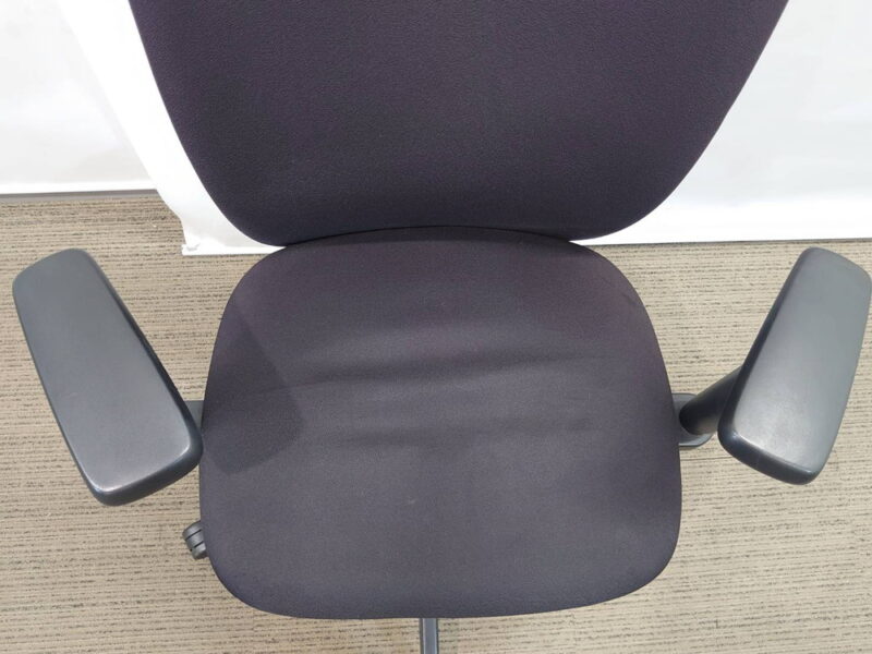 【送料無料 地域限定】 スチールケース Steelcase APT アプトチェア オフィスチェア デスクチェア 事務チェア キャスターチェア 事務イス ワークチェア 肘付き ひじ付き 役員チェア 事務いす ワーキングチェア タスクチェア パソコンチェア 【中古オフィス家具】【中古】 - 画像 (7)
