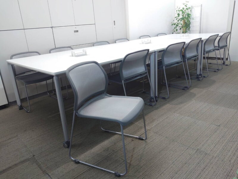 12人用 フリーアドレス 会議セット コクヨ ワークテーブル ワークソート フリアド W1400×3台 可動式 ミーティングテーブル 会議テーブル 平机 SDT-WS1414PAW サンケイ 会議チェア ミーティングチェア スタッキングチェア メッシュチェア 【中古オフィス家具】【中古】 - 画像 (5)
