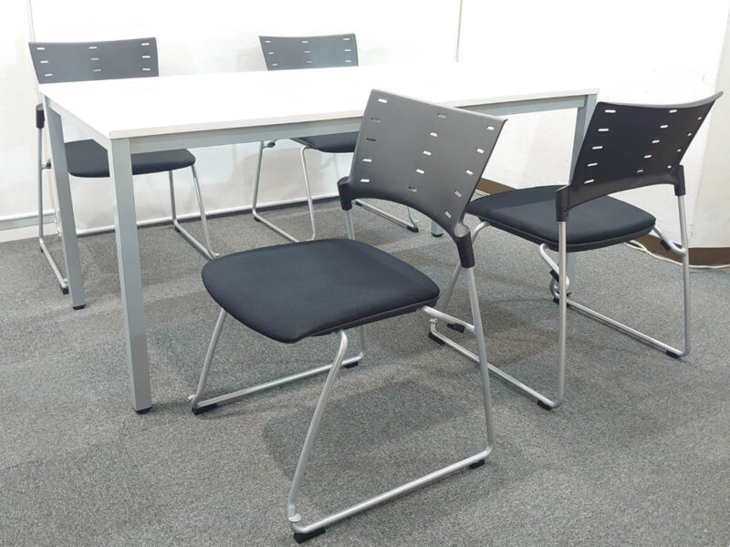 ４人用 会議セット W1500×D750 会議テーブル 会議用テーブル ミーティングテーブル ミーティングセット テーブル３色あり 会議チェア スタッキングチェア スタックチェア RFヤマカワ イトーキ マノス KLD-330GB-ZTT1 【中古オフィス家具】【中古】 - 画像 (2)