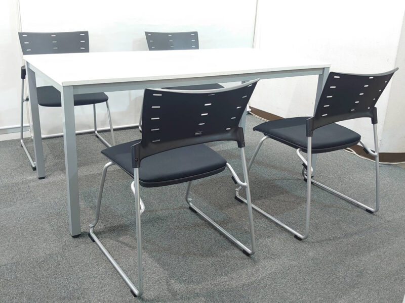 ４人用 会議セット W1500×D750 会議テーブル 会議用テーブル ミーティングテーブル ミーティングセット テーブル３色あり 会議チェア スタッキングチェア スタックチェア RFヤマカワ イトーキ マノス KLD-330GB-ZTT1 【中古オフィス家具】【中古】 - 画像 (3)
