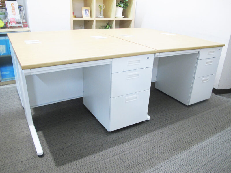 【法人様限定商品】 片袖机 4台セット スチールデスク オフィスデスク 片袖デスク 事務デスク スチールデスク 事務机 デスク ワークデスク 鍵付き コードホール W1200 天板2色あり 【新品オフィス家具】【新品】 - 画像 (2)