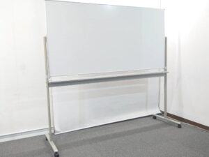 【店頭引き渡し限定】 オカムラ 脚付ホワイトボード ホワイトボード 両面 片面無地 片面格子 多目的ボード 会議 ミーティング 自立式 キャスター脚 幅1900mm×奥行き600mm×高さ1800mm okamura 岡村製作所 4380GA H01 国産 【中古オフィス家具】【中古】