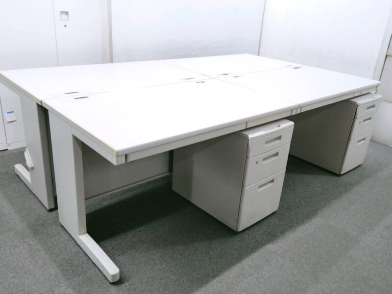【送料無料 東京地区限定】【大量入荷】４人用 開業セット 片袖机 片袖デスク オフィスデスク スチールデスク 事務机 事務デスク 平机 デスクワゴン サイドワゴン キャスターワゴン ４台セット コクヨ BS 国産 W1200×D700×H700 【中古オフィス家具】【中古】 - 画像 (2)