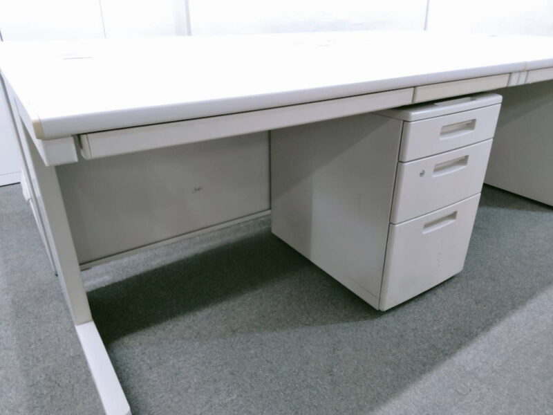 【送料無料 東京地区限定】 【大量入荷】 ４人用 開業セット デスクセット 片袖机 片袖デスク オフィスデスク スチールデスク 事務机 事務デスク 平机 デスクワゴン サイドワゴン キャスターワゴン ４台セット コクヨ BS 国産 W1200×D700×H700 【中古オフィス家具】【中古】 - 画像 (6)
