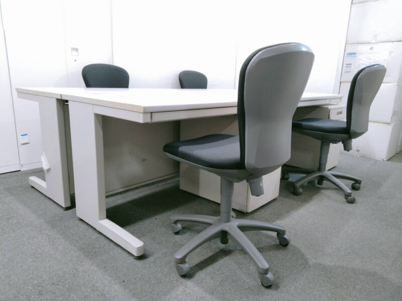 【送料無料 東京地区限定】 【大量入荷】 ４人用 開業セット デスクセット 片袖机 片袖デスク オフィスデスク スチールデスク 事務机 事務デスク 平机 デスクワゴン サイドワゴン キャスターワゴン ４台セット コクヨ BS 国産 W1200×D700×H700 【中古オフィス家具】【中古】 - 画像 (4)