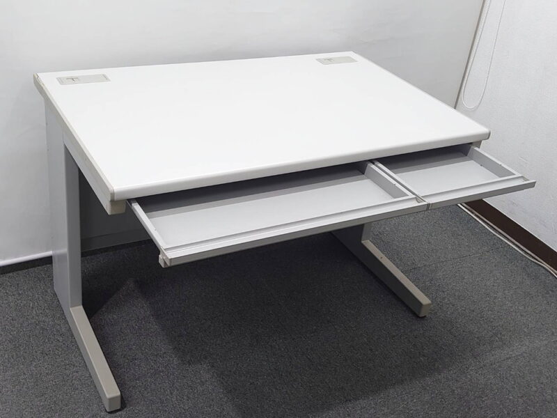ウチダ 平机 W1100 スチールデスク オフィスデスク 事務デスク ワークデスク 事務机 平デスク PCデスク 事務用デスク 机 デスク 事務用机 パソコンデスク ワーキングデスク 内田洋行 UCHIDA【中古オフィス家具】【中古】 - 画像 (2)