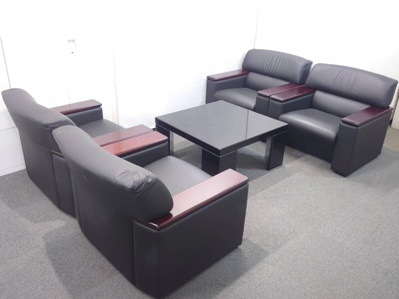 【送料無料 東京地区限定】 応接セット ５点セット ４人用 １人掛けソファ×４ テーブル ソファセット アームソファ 役員室 会議室 応接室 応接ソファ 役員ソファセット オカムラ 応接家具 応接用セット 応接用ソファ グレー色 ソファー 一人掛け オフィスソファ ローテーブル okamura 岡村製作所【中古オフィス家具】【中古】 - 画像 (4)