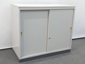 コクヨ 引き違い書庫 ビジネスウォールN キャビネット 2段 BWN-H39F1 ローキャビネット W900×D450×H775 カギ付き書庫 スチール書庫 スチールキャビネット グレー色 収納書庫 本棚 鍵付き書庫 オフィス収納 【中古オフィス家具】【中古】