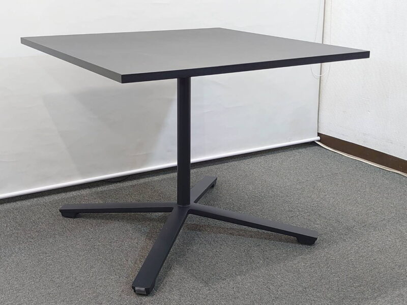 【送料無料 地域限定】 コクヨ ミーティングテーブル カフェテーブル 会議テーブル ワークテーブル カフェテーブル サイドテーブル 正方形 単柱脚 W900×D900×H720 会議用テーブル ミーティング用テーブル 会議机 KOKUYO 国産 【中古オフィス家具】【中古】