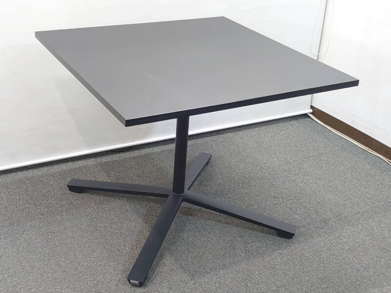 【送料無料 地域限定】 コクヨ ミーティングテーブル カフェテーブル 会議テーブル ワークテーブル カフェテーブル サイドテーブル 正方形 単柱脚 W900×D900×H720 会議用テーブル ミーティング用テーブル 会議机 KOKUYO 国産 【中古オフィス家具】【中古】 - 画像 (2)