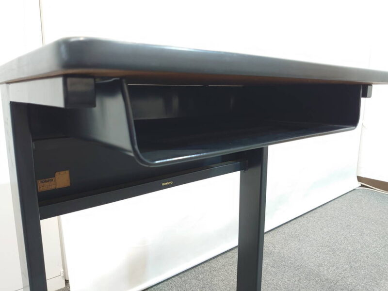 【21台入荷】コクヨ パーソナルデスク 学習机 スクールデスク 平机 デスク 講義机 学生デスク 平デスク W600 D400 H700 天板ホワイト 本体ブラック KOKUYO 学校 塾 サークル【中古オフィス家具】【中古】 - 画像 (3)