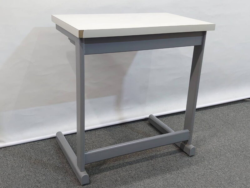 【34台入荷】 プラス スクールデスク 学校机 パーソナルデスク 学習机 平机 デスク 講義机 学生デスク 平デスク 講義用 机 塾用 W600 D400 H700 1人用 【中古オフィス家具】【中古】 - 画像 (5)