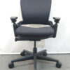【送料無料 地域限定】 【限定１台】 スチールケース リープチェア Steelcase Leap HD デスクチェア オフィスチェア 事務チェア 肘付き 	 オフィスチェア エグゼクティブチェア マネジメントチェア ひじ付き 役員チェア 役員用チェア パソコンチェア 事務イス 事務椅子 スチールケース 462LEAPHD1 【中古オフィス家具】【中古】 - 画像 (4)