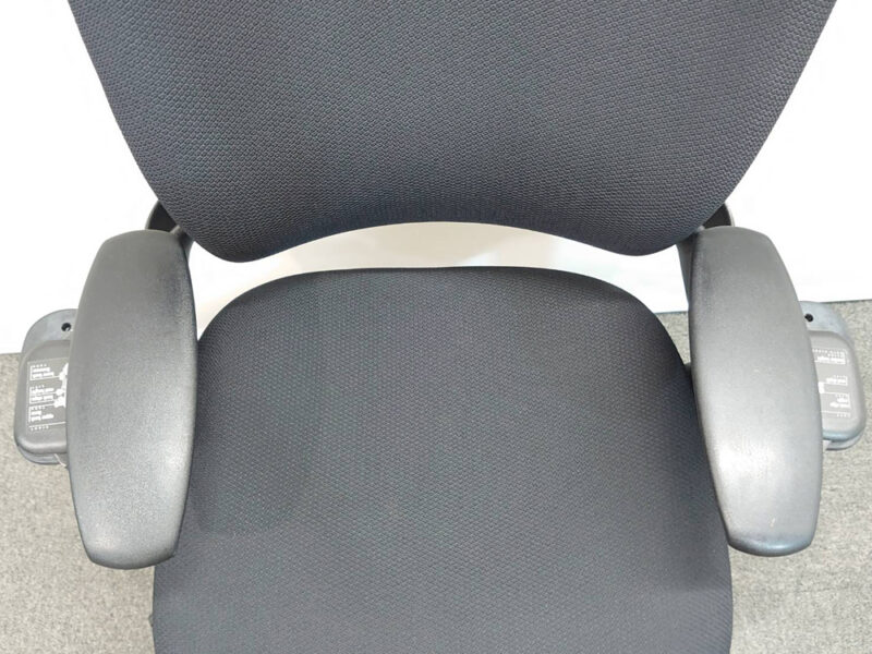 【送料無料 地域限定】 【限定１台】 スチールケース リープチェア Steelcase Leap HD デスクチェア オフィスチェア 事務チェア 肘付き 	 オフィスチェア エグゼクティブチェア マネジメントチェア ひじ付き 役員チェア 役員用チェア パソコンチェア 事務イス 事務椅子 スチールケース 462LEAPHD1 【中古オフィス家具】【中古】 - 画像 (7)