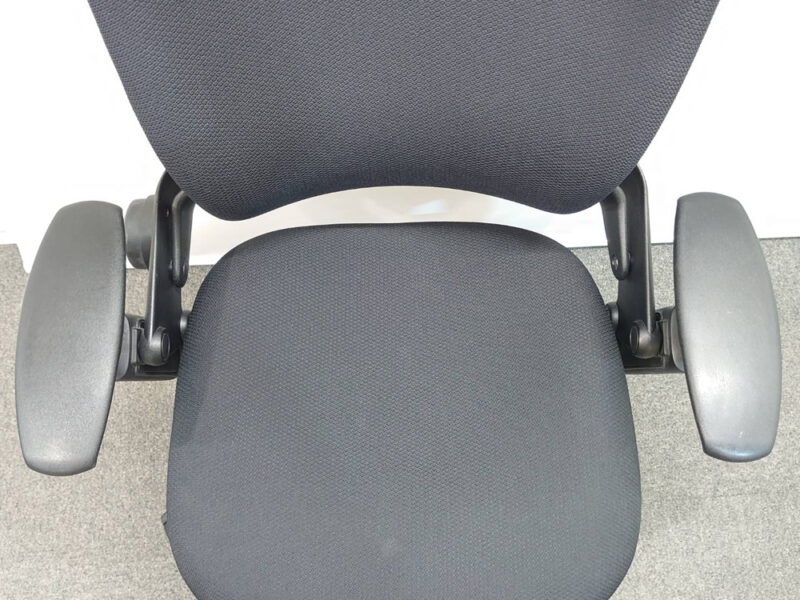 【送料無料 地域限定】 【限定１台】 スチールケース リープチェア Steelcase Leap HD デスクチェア オフィスチェア 事務チェア 肘付き 	 オフィスチェア エグゼクティブチェア マネジメントチェア ひじ付き 役員チェア 役員用チェア パソコンチェア 事務イス 事務椅子 スチールケース 462LEAPHD1 【中古オフィス家具】【中古】 - 画像 (8)