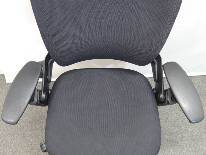 【送料無料 地域限定】 【限定１台】 スチールケース リープチェア Steelcase Leap HD デスクチェア オフィスチェア 事務チェア 肘付き 	 オフィスチェア エグゼクティブチェア マネジメントチェア ひじ付き 役員チェア 役員用チェア パソコンチェア 事務イス 事務椅子 スチールケース 462LEAPHD1 【中古オフィス家具】【中古】 - 画像 (9)