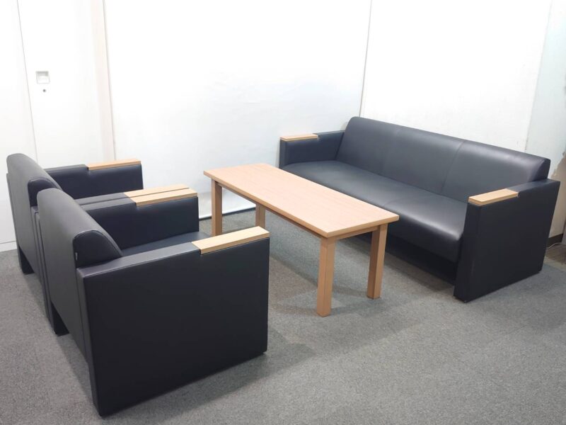【送料無料 東京地区限定】オカムラ 応接セット ４点セット ３人掛けソファ １人掛けソファ テーブル ローテーブル 役員 会議 応接ソファ 応接家具 ソファ 応接用セット 応接用ソファ ブラック色 ソファー ソファセット 役員室 応接室 ロビー ラウンジ 商談 岡村製作所 okamura【中古オフィス家具】【中古】 - 画像 (4)