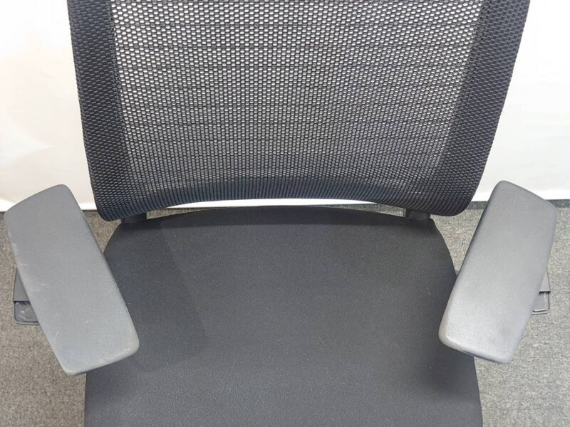 【送料無料 地域限定】 スチールケース Steelcase シンクチェア Think デスクチェア THK-13101 メッシュチェア オフィスチェア 可動肘付き 高級チェア ハイバックチェア 【中古オフィス家具】【中古】 - 画像 (9)