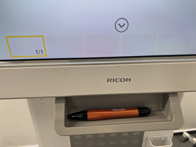 【送料無料 東京地区限定】 リコー RICO リコー インタラクティブ ホワイトボード D5500 電子黒板 業務用 55v型ワイド IWBD5500 会議用 	 Interactive Whiteboard 業務用ホワイトボード 1360mm×170mm×830mm 会議 会議室 多目的 ミーティング【中古】【中古オフィス家具】 - 画像 (5)