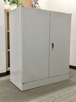 【12台入荷】 オカムラ42 両開き書庫 スチール書庫 収納庫 キャビネット 両開きキャビネット 本棚 書棚 収納棚 オフィス収納 4232ZZ Z13 カギ付き書庫 鍵付き書庫 スチールキャビネット 保管庫 okamura 国産【中古オフィス家具】【中古】