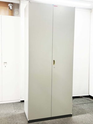 両開き書庫 ナイキ スチール書庫 収納庫 キャビネット カギ付き書庫 鍵付き書庫 両開きキャビネット スチールキャビネット 本棚 書棚 収納庫 保管庫 NAIKI ベース付き【中古オフィス家具】【中古】