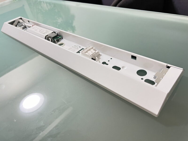 【大量100個入荷】東芝ライテック ベースライト本体のみ 20形 逆富士形 W120 LEDバー別売  LEET-21204-LS9 【新品】【新品未開封】 - 画像 (10)