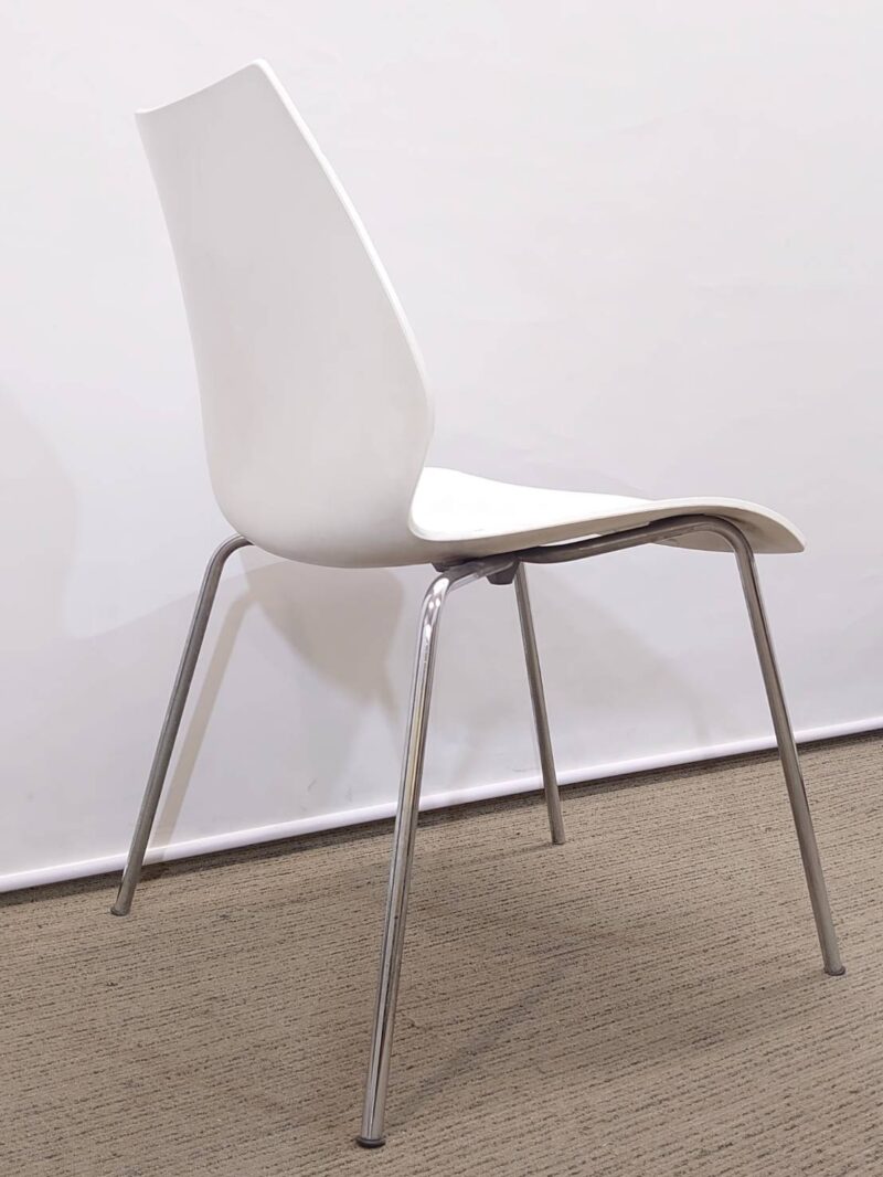 【送料無料 地域限定】 ５脚セット イタリア製 Kartell MAUI カルテル マウイ ミーティングチェア 会議チェア スタッキングチェア スタックチェア 会議用チェア 会議椅子 ミーティング用チェア 会議用椅子 会議イス 多目的チェア ダイニングチェア【中古オフィス家具】【中古】 - 画像 (3)
