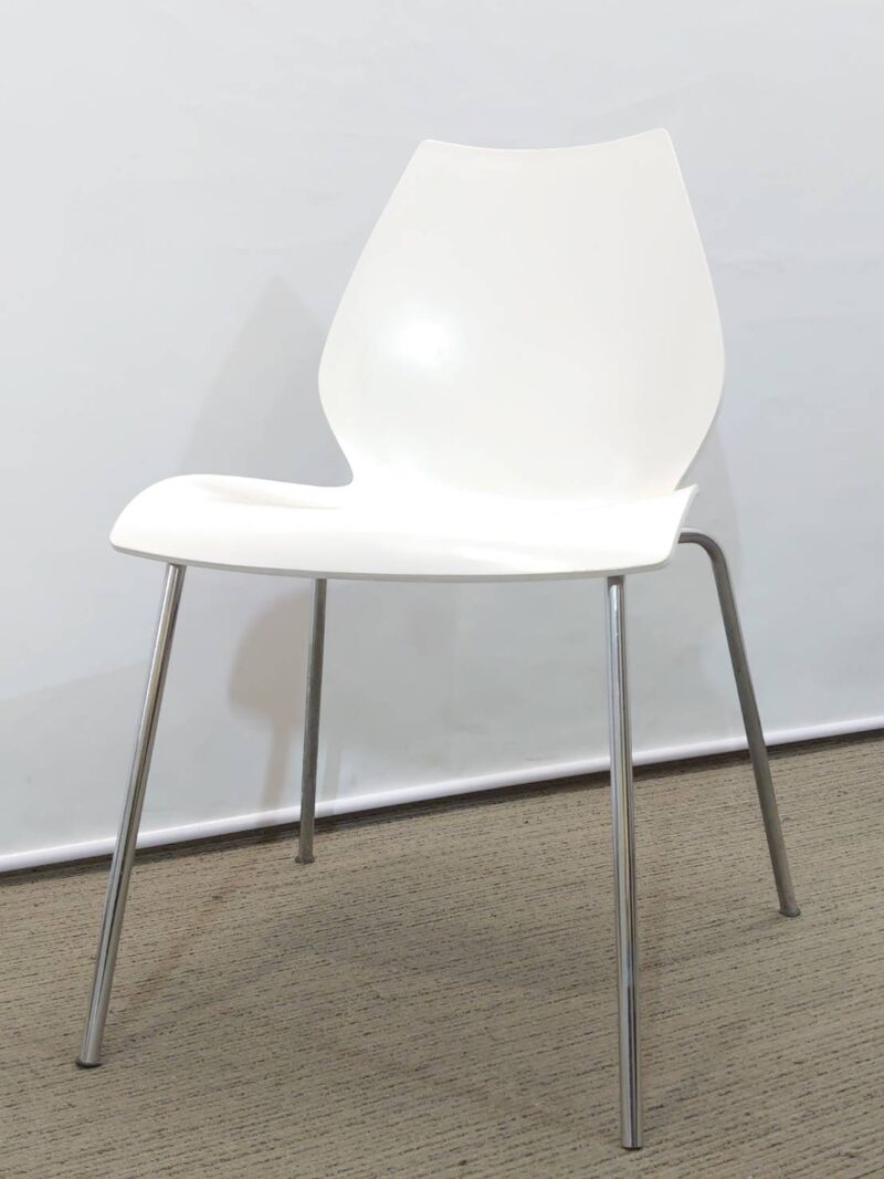 【送料無料 地域限定】 ５脚セット イタリア製 Kartell MAUI カルテル マウイ ミーティングチェア 会議チェア スタッキングチェア スタックチェア 会議用チェア 会議椅子 ミーティング用チェア 会議用椅子 会議イス 多目的チェア ダイニングチェア【中古オフィス家具】【中古】 - 画像 (2)