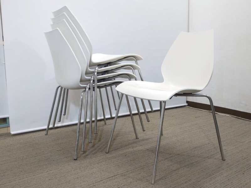 【送料無料 地域限定】 ５脚セット イタリア製 Kartell MAUI カルテル マウイ ミーティングチェア 会議チェア スタッキングチェア スタックチェア 会議用チェア 会議椅子 ミーティング用チェア 会議用椅子 会議イス 多目的チェア ダイニングチェア【中古オフィス家具】【中古】 - 画像 (6)